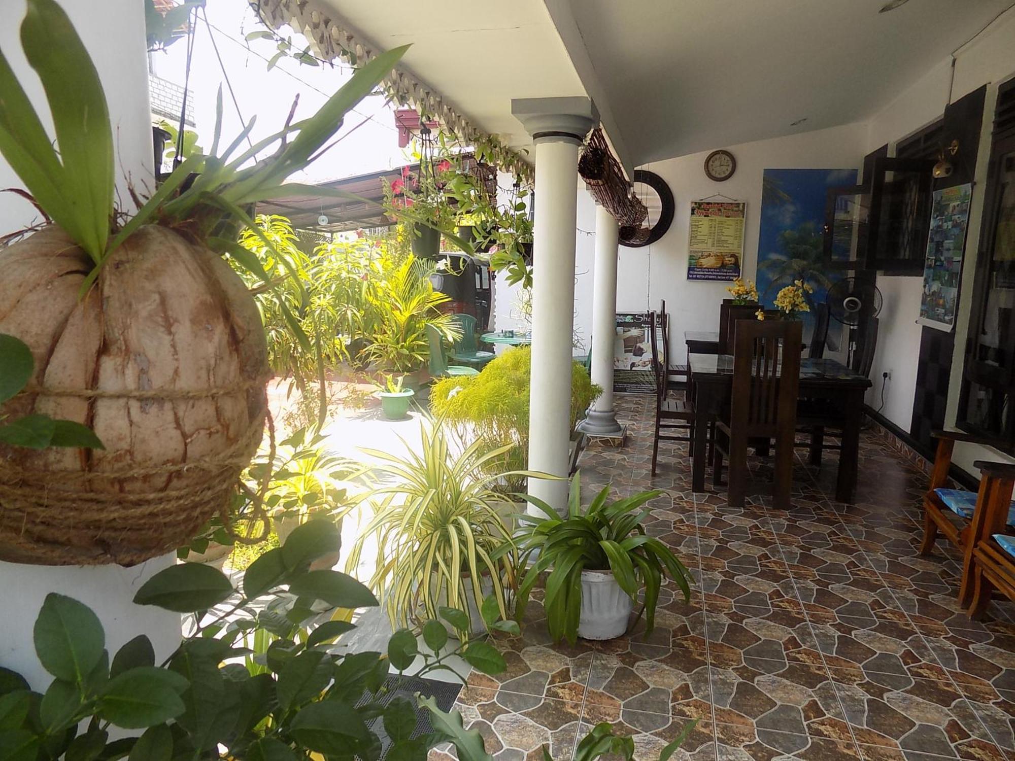 Alexandra Family Villa Negombo Exteriör bild