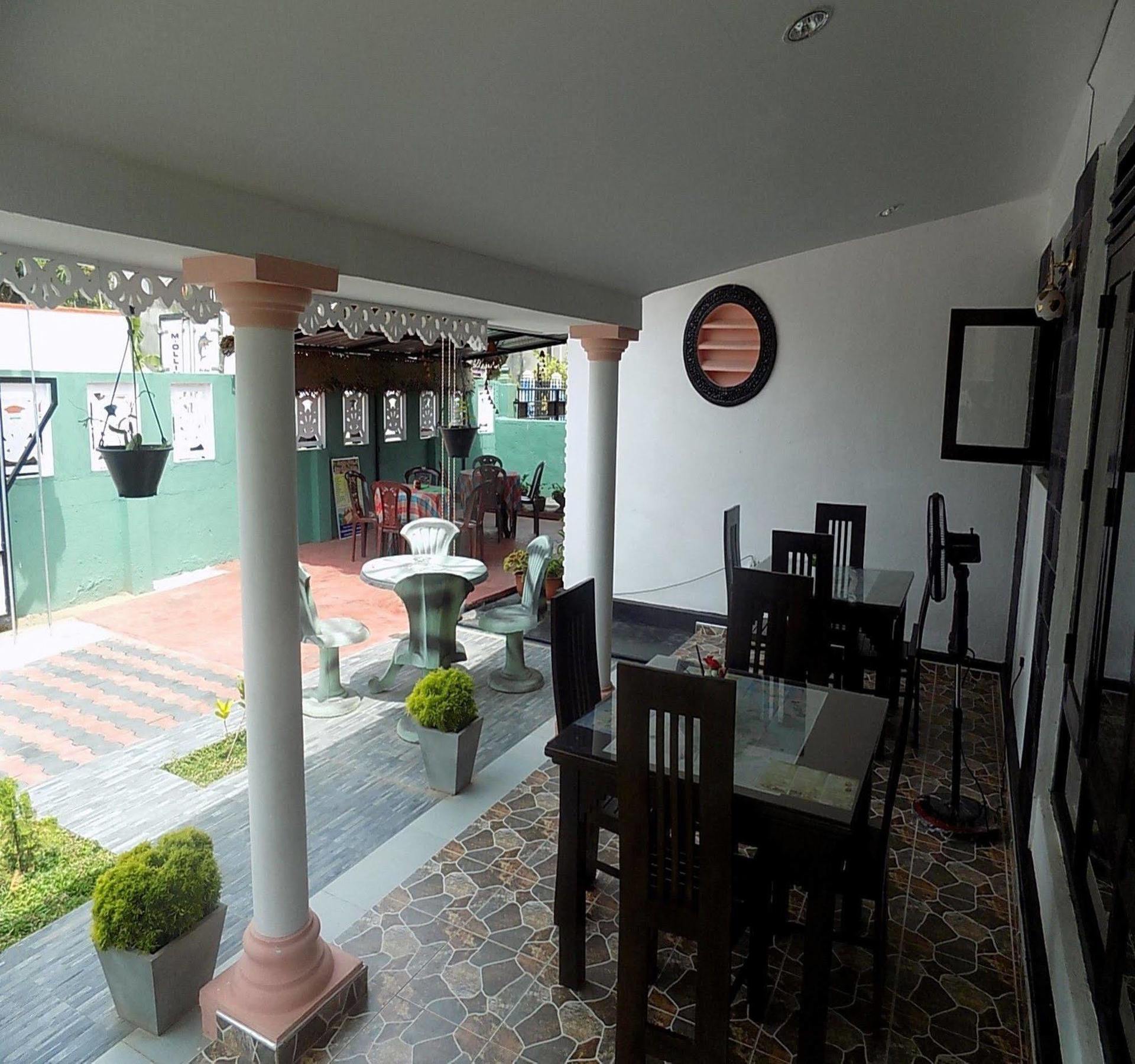 Alexandra Family Villa Negombo Exteriör bild
